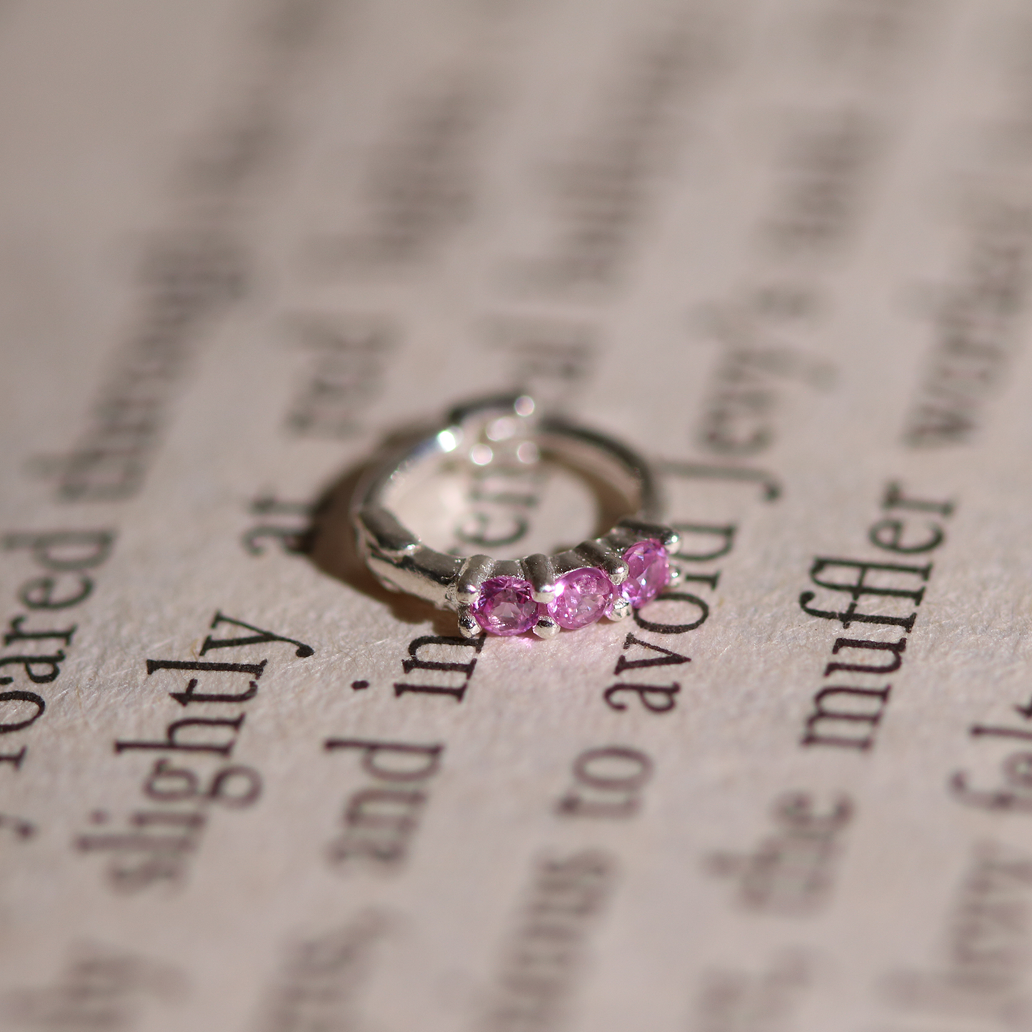 Pendientes de aro con triple gema. 3 VARIEDADES DE DISTINTAS GEMAS ELIGE LA TUYA